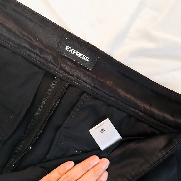 Express Ankle super high rise 
Color black 
Size 12 / 31 - Picture 3 of 3